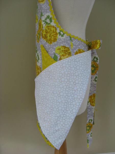 Ladies Apron, Floral Apron, Kitchen Apron, Full Cooking Apron, Gift For Women, Yellow Apron, cooking Apron, Adult Aprons