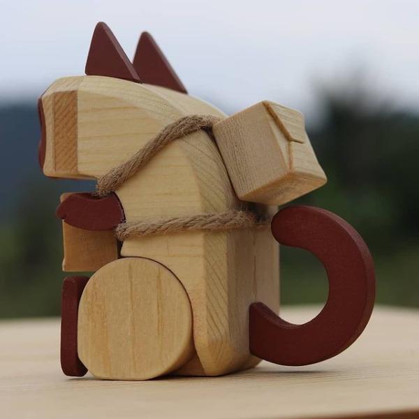 Aesthetic Appeal Hand Carved Wood Sculptures For Indoor Decoration