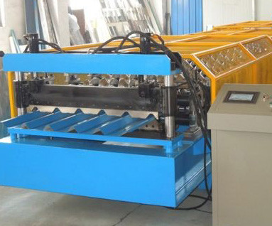 Machine de formage de feuilles de mur