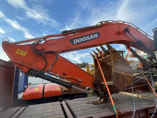 大規模な建設プロジェクトと鉱山作業のための38トンのドーサンDX380級大型水力掘削機