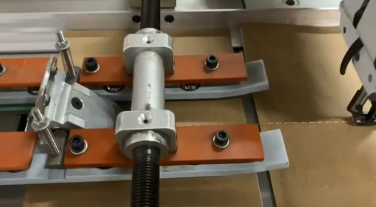 Center Saddle Thread Sewing Machine outward folding automatic optical fiber sensor control