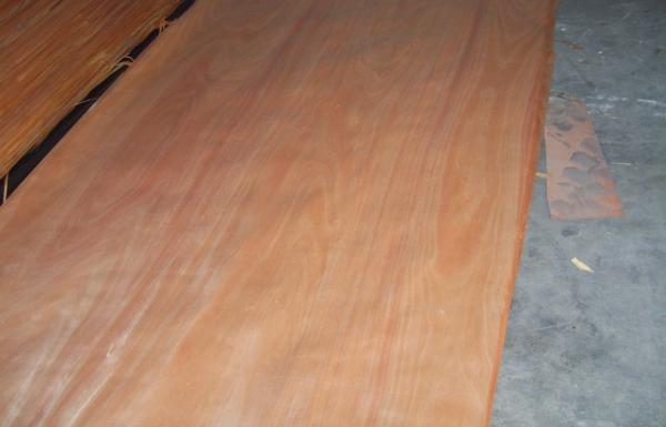 Natural Yellow Okoume Rotary Cutting Wood Veneer For Surface Of Furniture