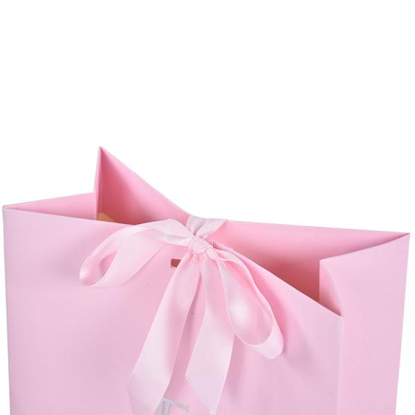 Luxury Paper Gift Bags Packaging With Die Cut Handle And Logo