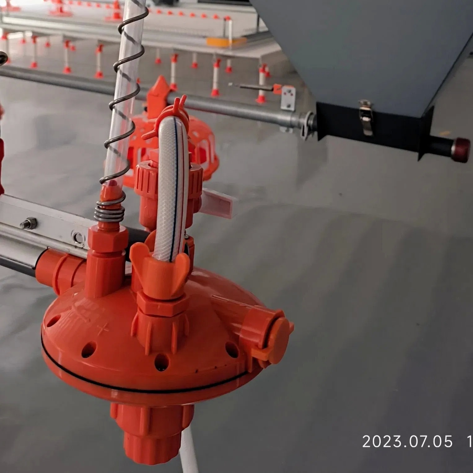 High Strength PP Poultry Pan Feeding System Anti Waste Design For Broiler Production