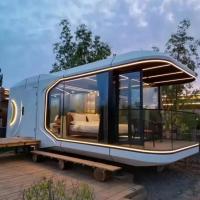 Casa cápsula espacial de acero de 500 kg con paneles solares e iluminación LED