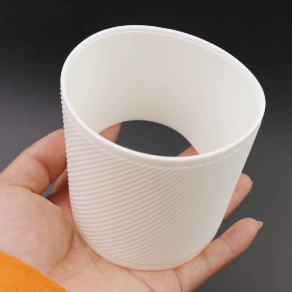 Le caoutchouc de silicone antidérapant d'OEM fournit la douille portative pour la bouteille d'eau