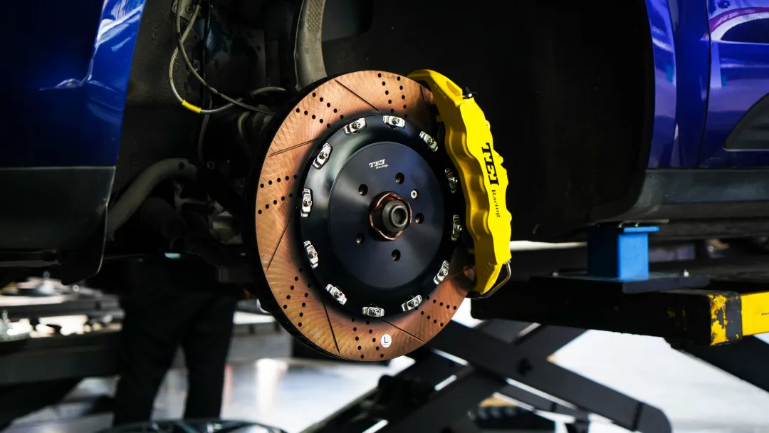Front Big Brake Kit 6 Piston Caliper with 405x34mm rotor BBK auto brake system For Porsche Macan 20 Inch car rim
