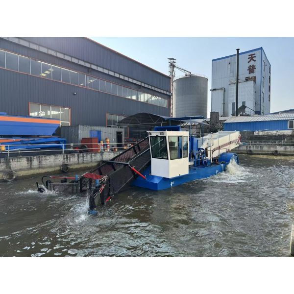 Amphibious Aquatic Weed Harvester with 4 Layers Anti-Rust Marine Paint for Underwater Grass Cutting