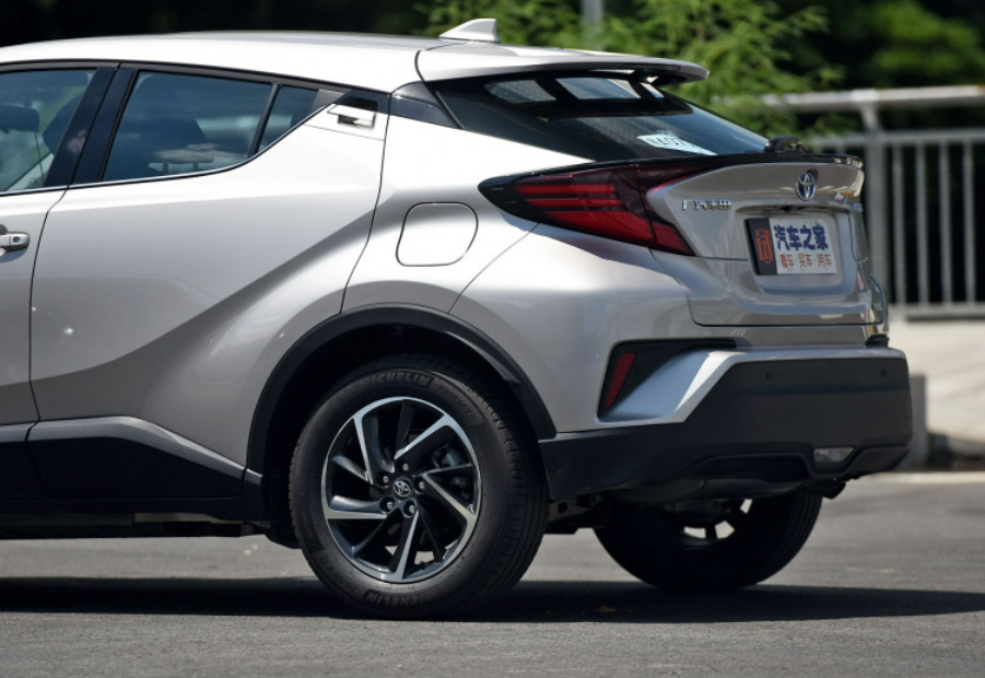 Toyota C-HR 2022 двухмоторный 2.0L E-CVT Ведущая версия Hybrid Small SUV Новый автомобиль