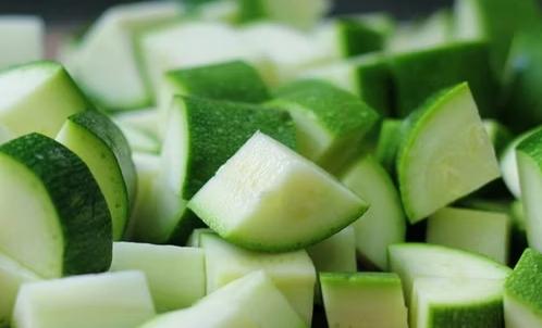Des légumes surgelés pour votre entreprise alimentaire parfait pour vos besoins de service alimentaire courgettes