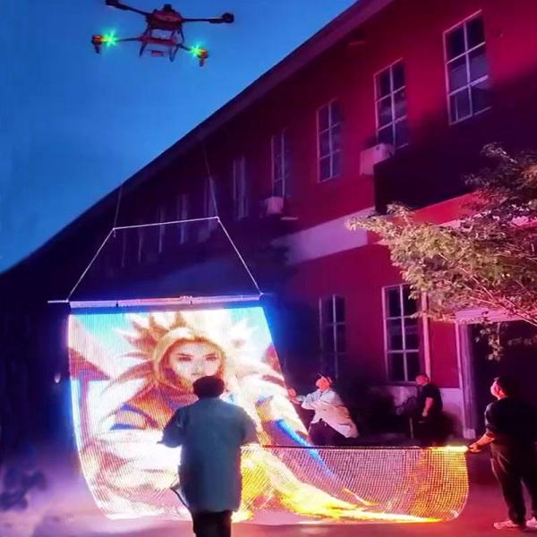ドローンマジックカーペットスクリーンLEDフィルムスクリーン付きフライングLEDディスプレイ、屋外広告用カスタマイズ可能、充電式
