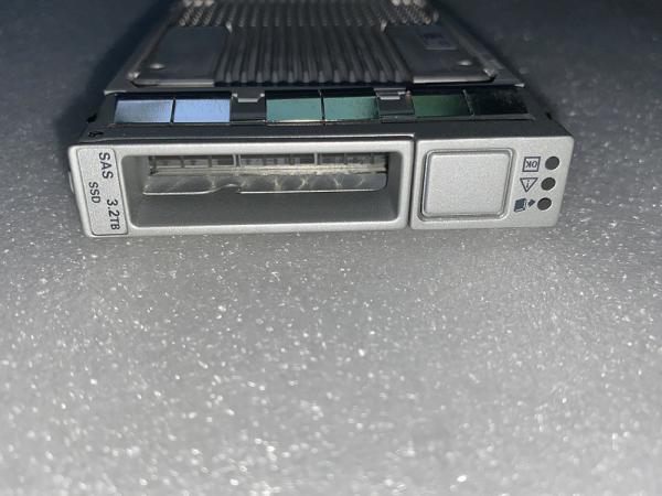 7337005 7337004  3.2TB 12G SAS 2.5 Solid State Drive