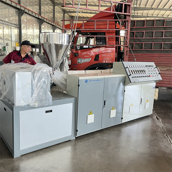 Выпускник машины для экструзирования труб из HDPE Линия экструзирования 1 год гарантии