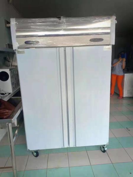 Fã que refrigera o refrigerador frio vegetal do congelador ereto comercial com roda