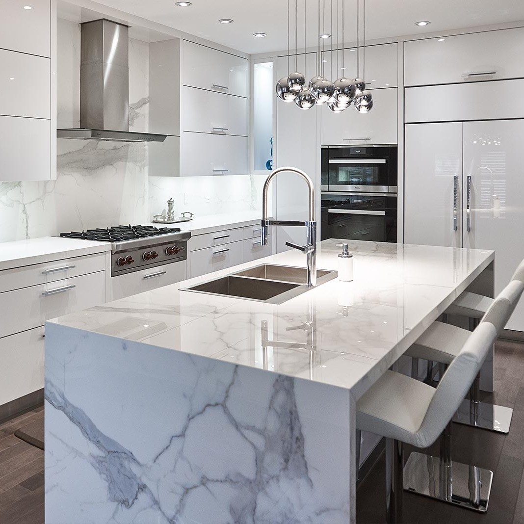 European Style Smart Modular Kitchen Cabinets with Solid Wood and White Gloss Finish