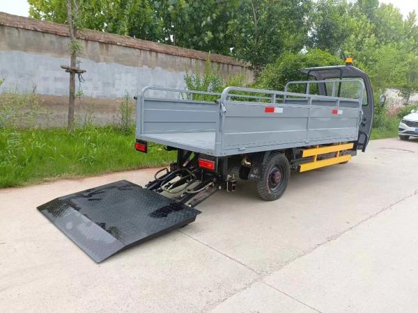 Pure Electric Sanitation Tricycle 800kg Payload Six Barrel Tailboard Tricycle
