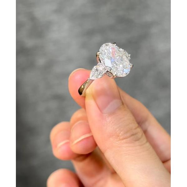 Лабораторные бриллианты, ювелирные изделия, три камня, помолвки, обручальные кольца, культивируемые бриллианты.