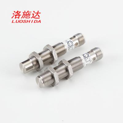 A C.C. indutiva cilíndrica do sensor de proximidade do metal M12 completo nivela PNP NENHUM tipo do conector de saída