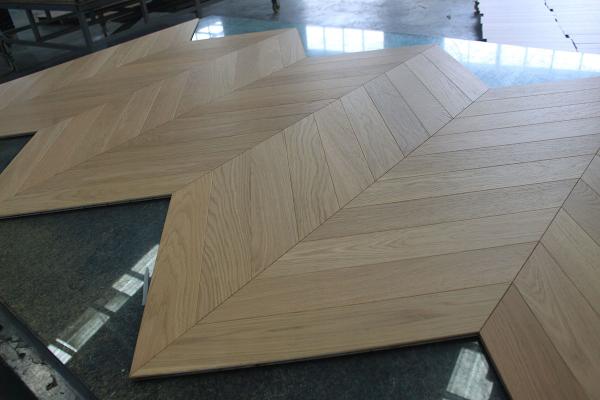 Width 90mm Natural Oak Chevron Engineered Flooring 510x90x10/4MM, AB grade, Brushed, UV lacquer