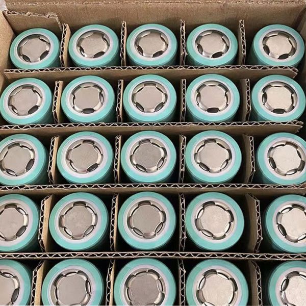 3.2V 15000mAh 32140 Cylindrical Lithium Iron Phosphate Power Battery for E Vehicle Energy Storage and Solar Street Lights