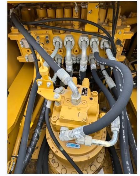 CAT330 Used Bucket Excavator 1.6 M3 Capacity 30700 Kg Weight For Movement