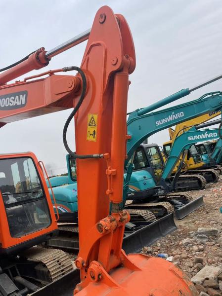 Original Paint Crawler Excavator Second Hand DOOSAN DX75 7.6 Ton