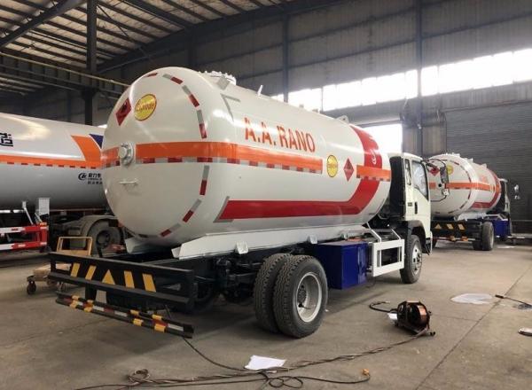 HOWO distributeur remplissant de bateau-citerne de cylindre mobile de camion-citerne aspirateur de gaz de LPG de 5 tonnes