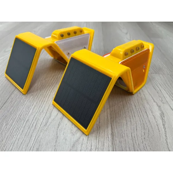 New Design Highway Guardrail LED Light Flashing Steady Reflector Solar Trapezoid Delineator