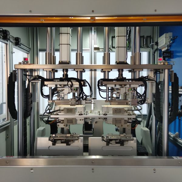 Machine de soudage à plaque chaude infrarouge de haute précision à 220V 50HZ et garantie d'un an pour le soudage en plastique