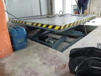 L'ascenseur hydraulique de chargement de dock d'entrepôt de chariot élévateur utilisent le système de contrôle de Schneider