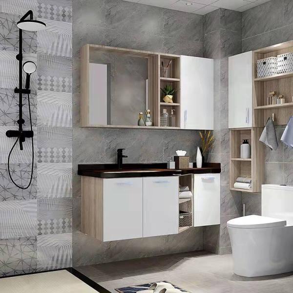 Vanidade de banheiro de lavatório único com um armário de espelho inteligente e acabamento de cromo