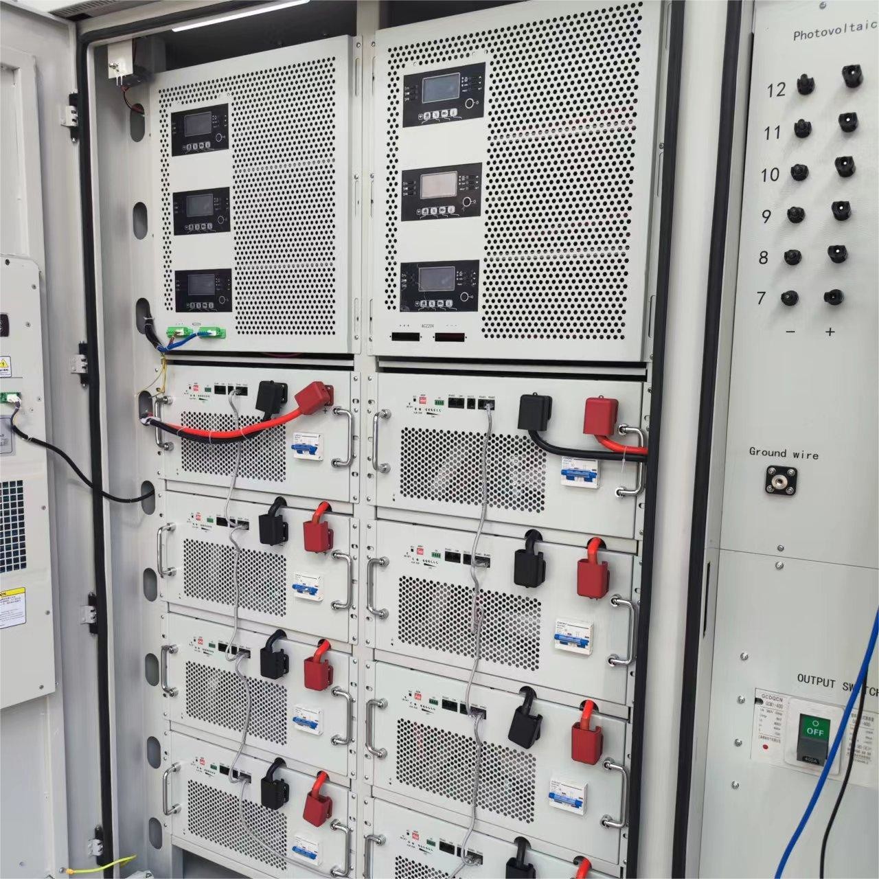 Коммерческая солнечная система с литийными батареями 66KW 120KWH Солнечная система электропитания без сети