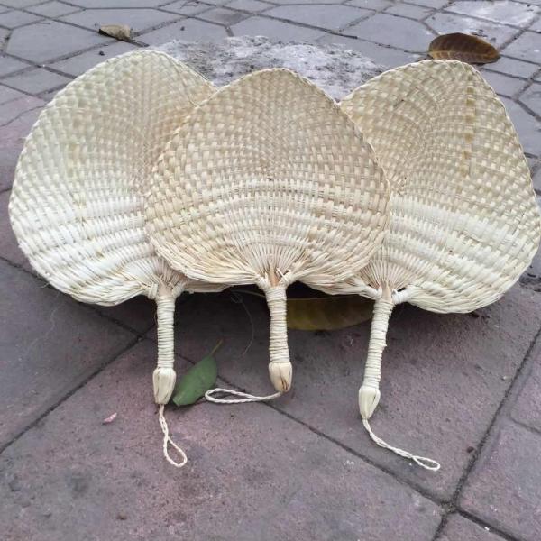 Y-Z Small Cattail Leaf Fan Woven Vintage Summer Paddle Wood Hand Held Fans Supplies Home Decor