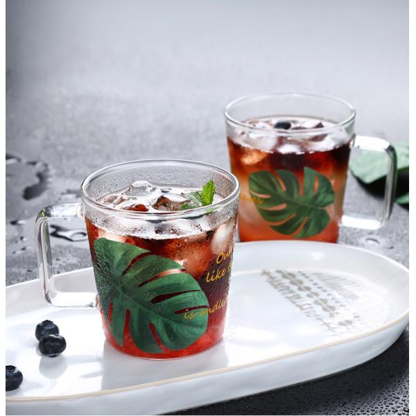 Высокий размер кофейной чашки боросиликатного стекла подгонянный красочный с ручкой