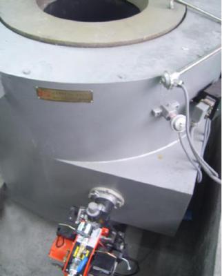 Gas Fired Crucible Aluminum Melting Furnace 300kg Capacity Customized Color