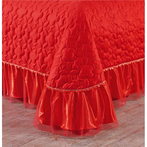 Un ensemble de lit de mariage de luxe en quatre pièces avec couette imprimée et feuille de couette 100% coton