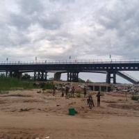Pont piétonnier modulaire temporaire en acier