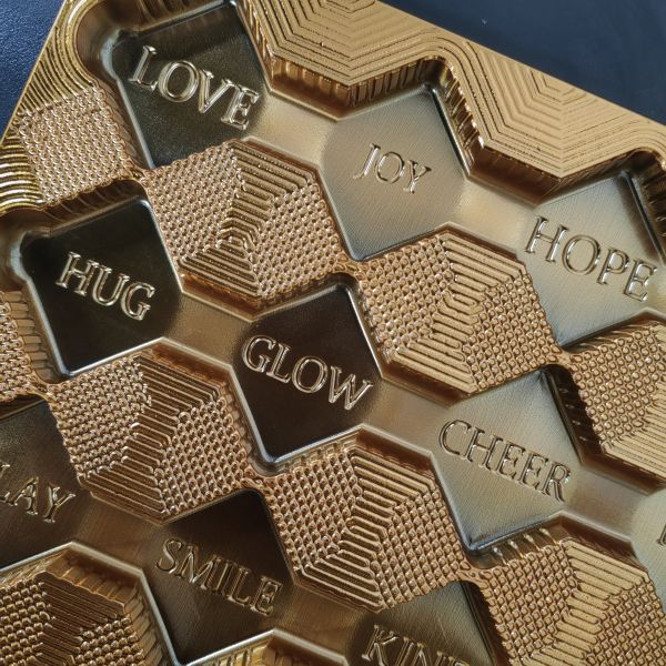 Customized disposable gold 16 compartment PET chocolate container with logo