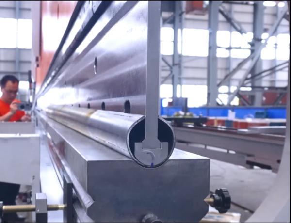 自動高速螺旋パイプ製造機 18m/min