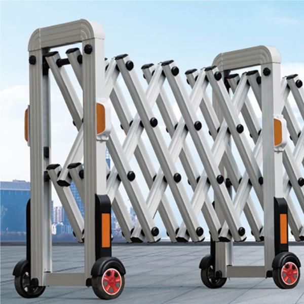 Porte de barrière rétractable en acier inoxydable à poussée manuelle et tirante pour l'utilisation dans les centres commerciaux