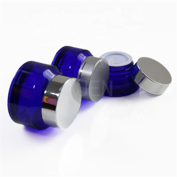 Vides inclinés épaulent les pots cosmétiques en verre avec le couvercle à visser de ruban