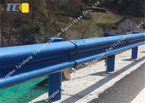 Duas barreiras onduladas anti Eco de envelhecimento ultravioleta da estrada do metal amigável