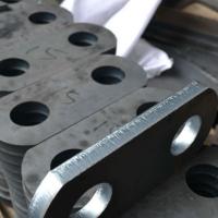 Pièces de coupe de plaques métalliques personnalisées en acier au carbone qui irradient de nombreux domaines industriels
