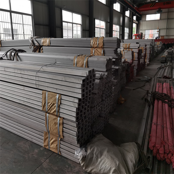 Hot Rolled Galvanized Steel Angle Bars Q235 Q345 20 * 20mm 30 * 30mm