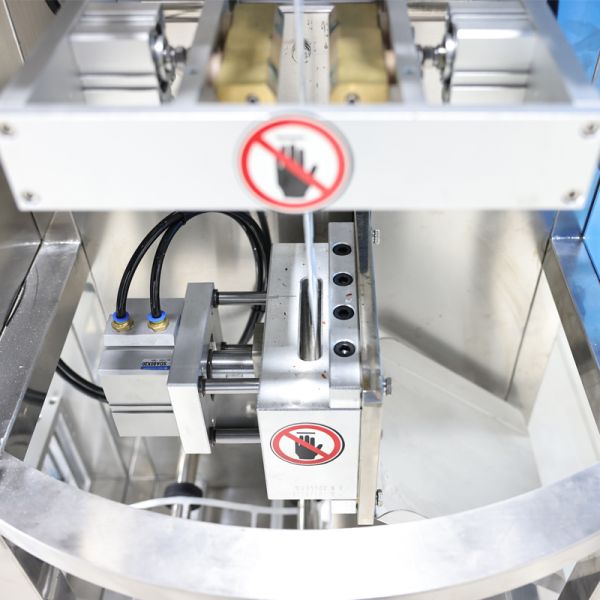 Hot Sell Sauce Filling Machine Easy Snap One Hand Open Sachet Honey Card Type Liquid Packing Machine for Small Business