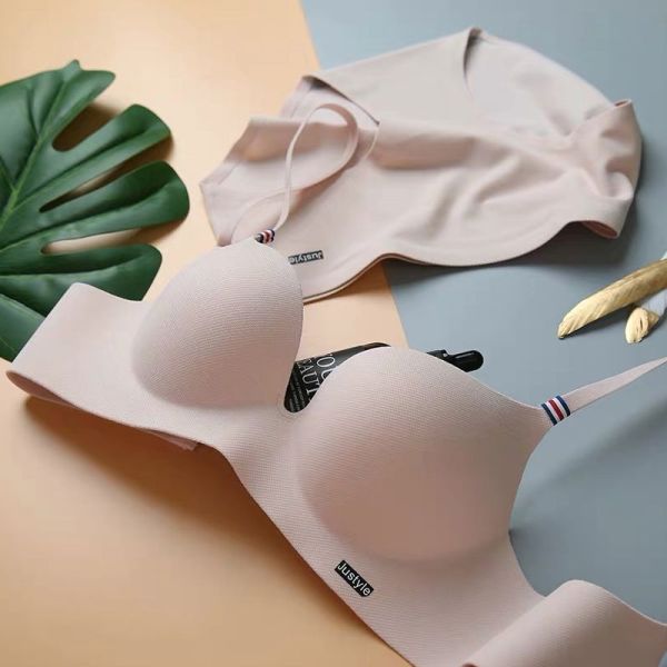 Women One Piece Small Breast a and B Cup Suitable Hot Selling Wire-Free Convertible Straps Lady's Bra