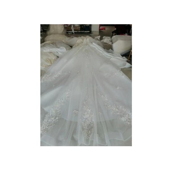 Luxury Long Tail Bridal Gown Lace Sweetheart Breast Wedding Dress