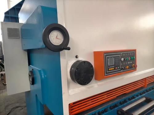 нержавеющая сталь толщины отрезка машины 8mm Cnc длины 6m гидравлическая режа