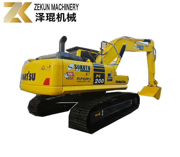 Temps de travail réduit 2001-4000 Komatsu PC200-8 Excavateur à rouleaux usagé en bon état