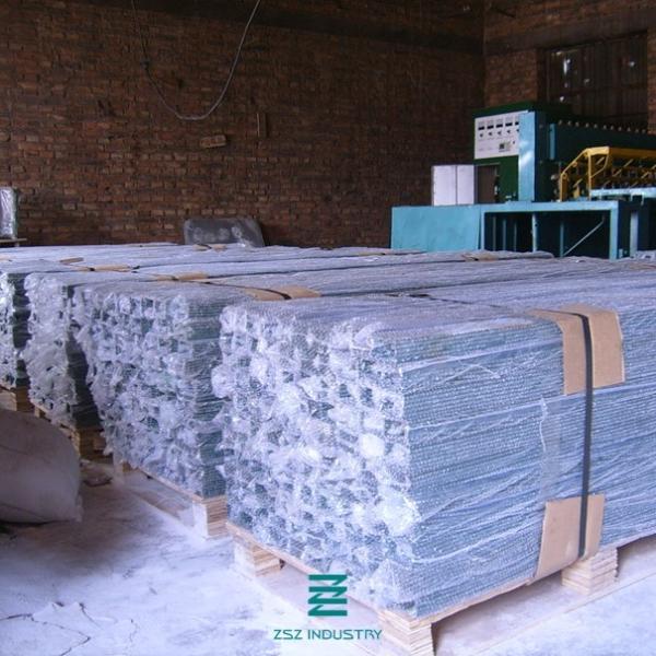 Anti Corrosive Metal Fence Posts Easy Installation For 2D Wire Mesh Fence Panel